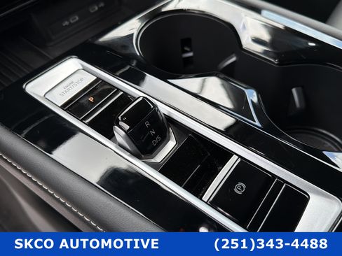 Used 2025 Volkswagen Atlas SE AWD/4WD image 23