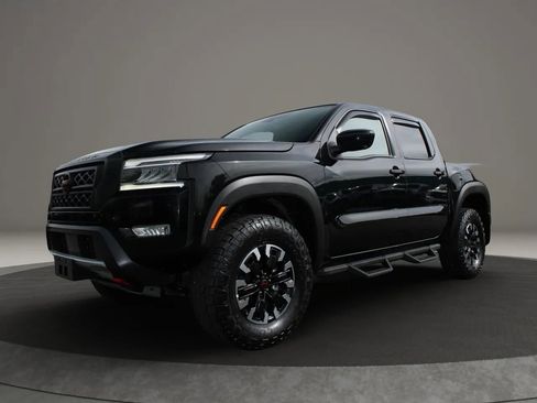 Used 2023 Nissan Frontier PRO-4X w/ Pro Convenience Package image 3