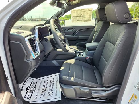 New 2025 GMC Canyon Elevation w/ Convenience Package image 8