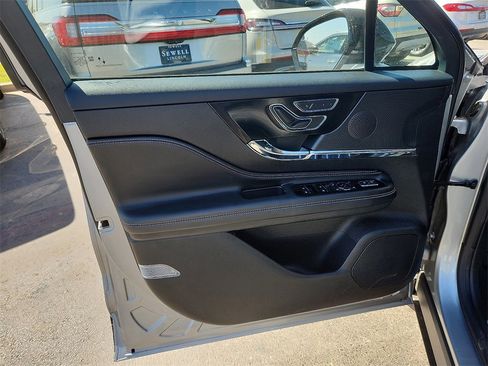 Used 2023 Lincoln Corsair FWD image 12