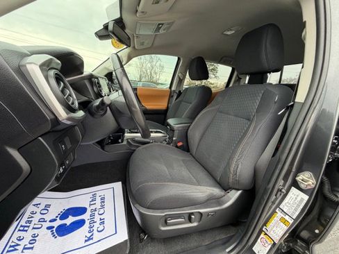 Used 2020 Toyota Tacoma SR5 image 12