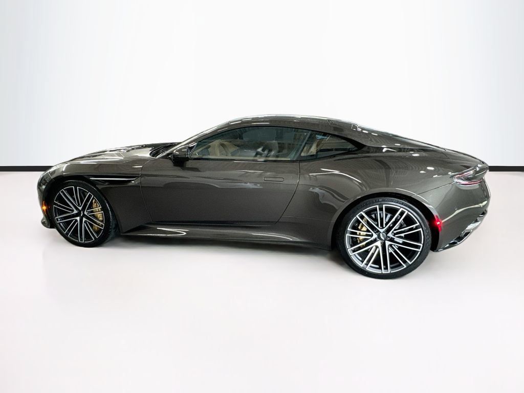 Used 2024 Aston Martin DB12 Coupe RWD image 8