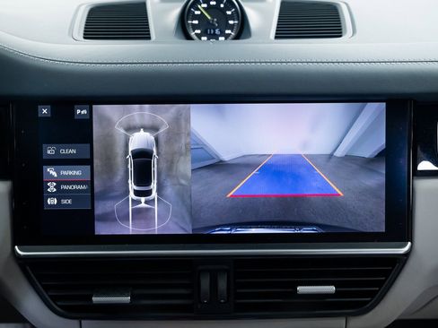 Used 2020 Porsche Cayenne Turbo S image 13