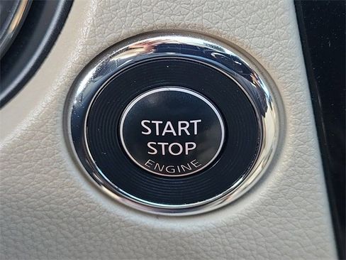 Used 2020 Nissan Rogue SV image 20