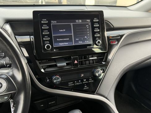 Used 2023 Toyota Camry SE image 19
