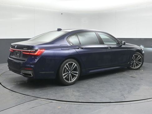 Used 2022 BMW 750i xDrive w/ Luxury Rear Seating Package image 7