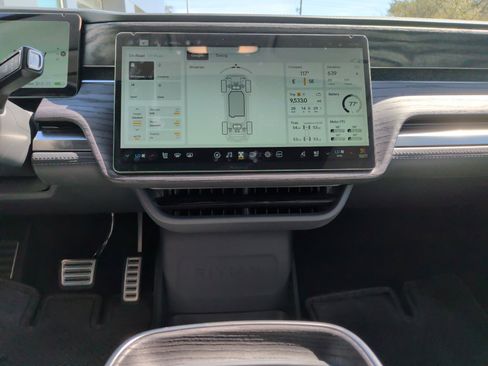 Used 2023 Rivian R1T Adventure image 30