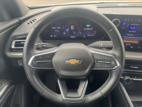 Used 2025 Chevrolet Traverse LT FWD image 12