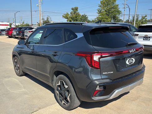 Used 2024 Kia Seltos EX FWD image 4