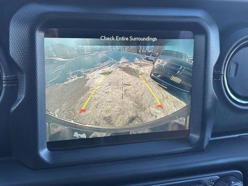 Certified 2022 Jeep Wrangler Unlimited High Altitude image 40