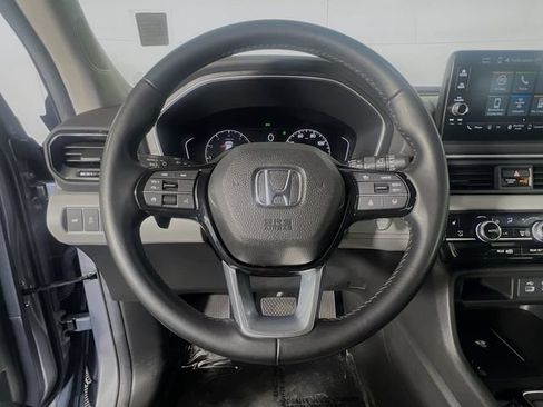 Used 2025 Honda Pilot EX-L image 16