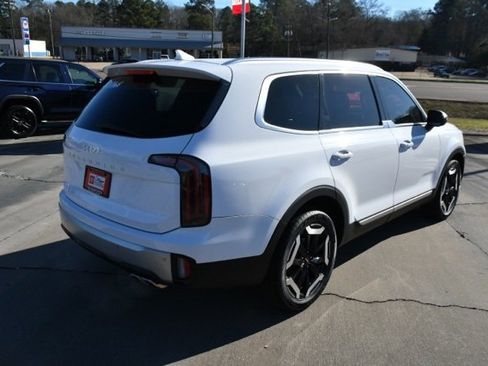 Used 2023 Kia Telluride EX w/ EX Captain's Chair Package image 5