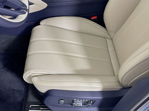 New 2025 Bentley Bentayga image 17