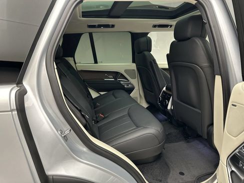 Used 2024 Land Rover Range Rover SE AWD/4WD image 12