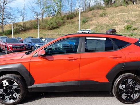 Used 2025 Hyundai Kona SEL image 7