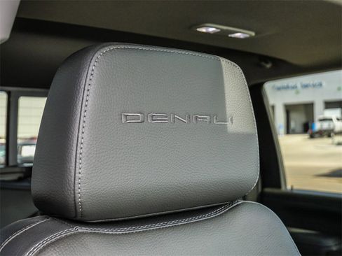 Used 2023 GMC Sierra 2500 Denali w/ Denali Black Diamond Edition image 20