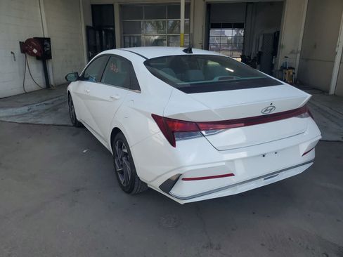 Used 2025 Hyundai Elantra SEL FWD image 4