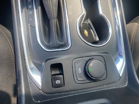 Used 2018 Chevrolet Traverse LT image 16