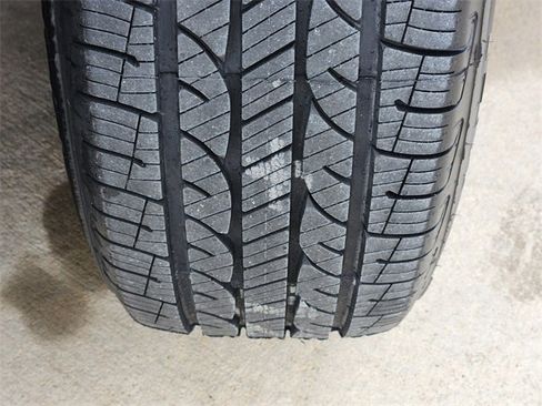 Certified 2024 Chevrolet Trax LT w/ Sunroof Package image 12