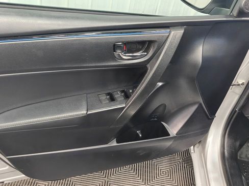 Used 2017 Toyota Corolla SE FWD image 32