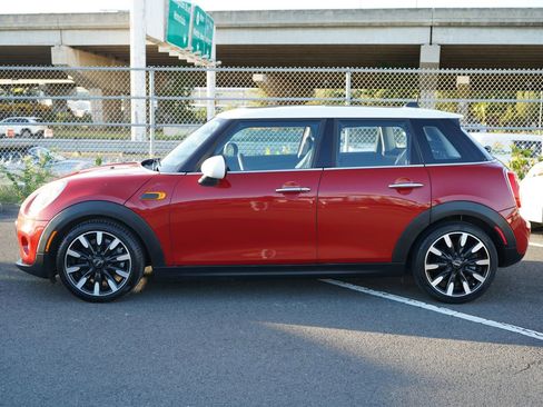 Used 2017 MINI Cooper 4-Door Hardtop image 2