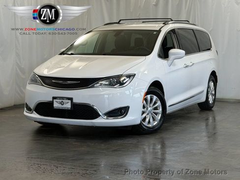 Used 2018 Chrysler Pacifica Touring-L FWD image 1