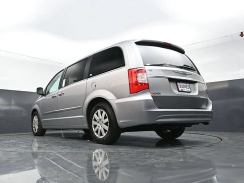 Used 2016 Chrysler Town & Country Touring w/ Driver Convenience Group FWD image 45