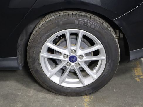 Used 2015 Ford Focus SE FWD image 38