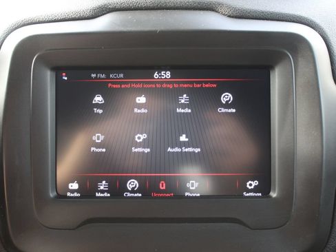 Used 2018 Jeep Renegade Latitude FWD image 31