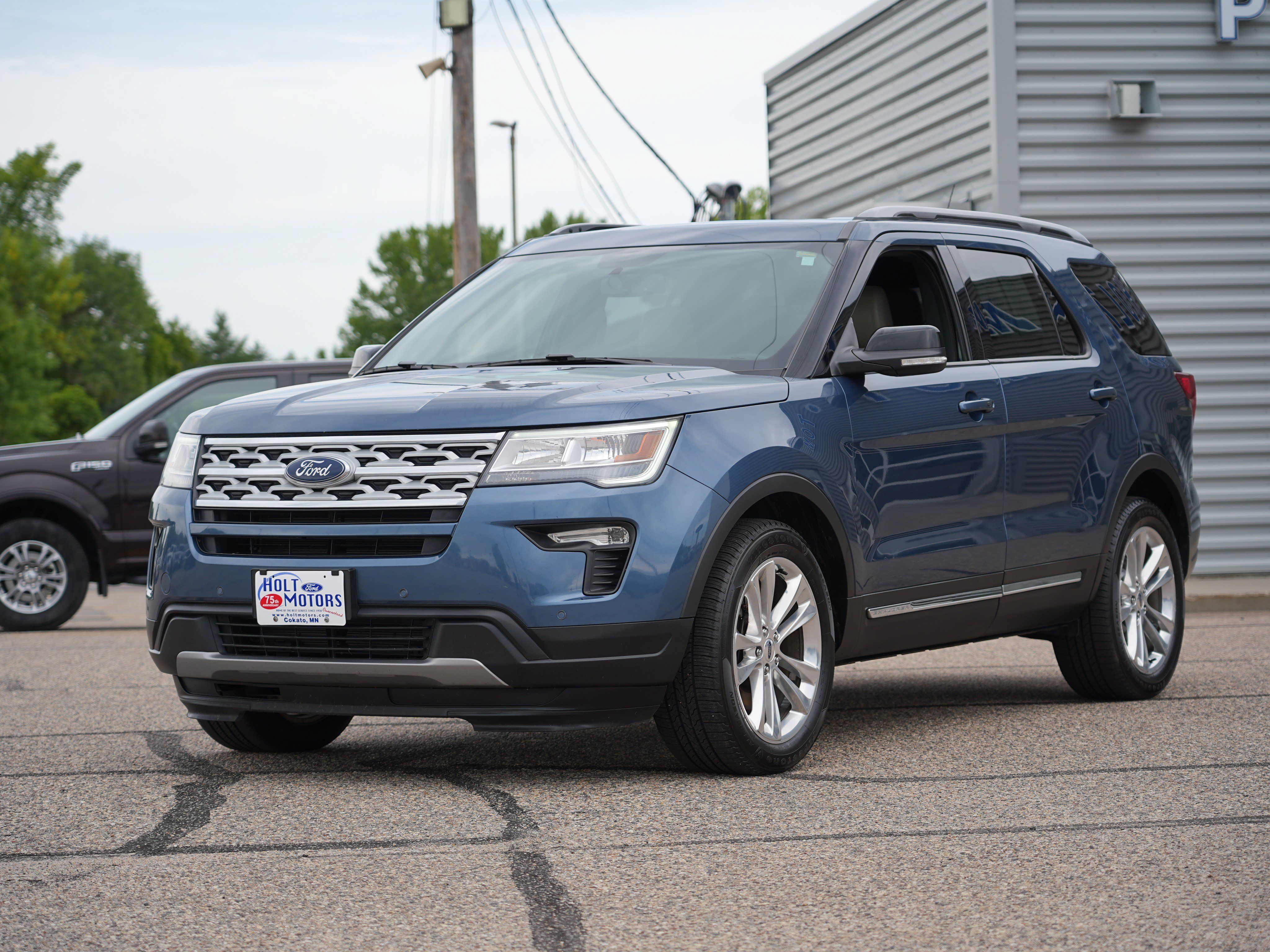 Used 2018 Ford Explorer XLT w/ Equipment Group 202A AWD/4WD image 8