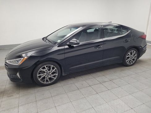 Used 2020 Hyundai Elantra Limited w/ Cargo Package (C1) FWD image 2
