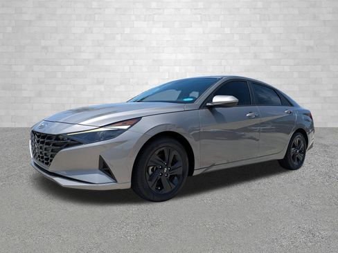 Used 2023 Hyundai Elantra SEL FWD image 5
