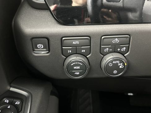 Used 2026 Chevrolet Silverado 1500 LT AWD/4WD image 20