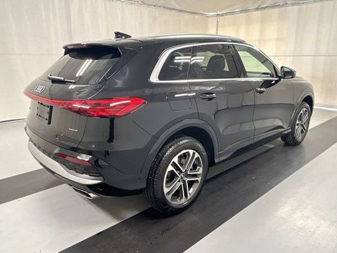 Used 2025 Audi Q5 Premium Plus w/ Premium Plus AWD/4WD image 2