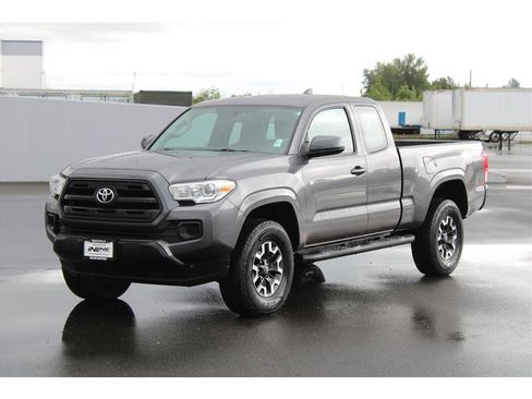 Used 2017 Toyota Tacoma SR5 RWD image 1