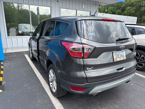 Used 2017 Ford Escape SE FWD image 3