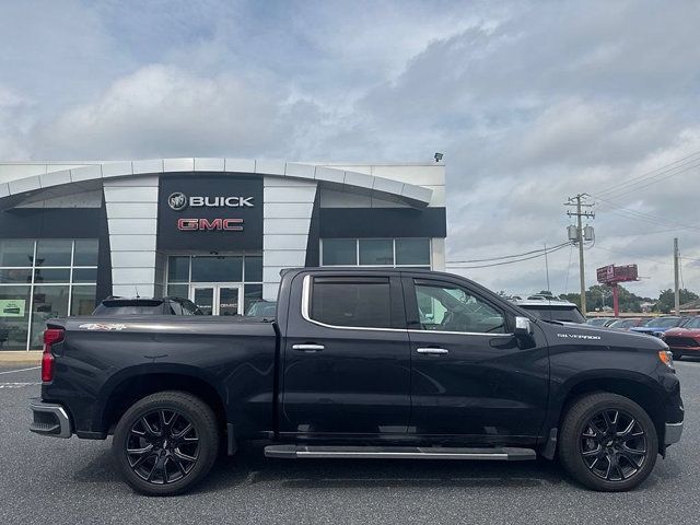 Used 2022 Chevrolet Silverado 1500 LTZ w/ LTZ Convenience Package II AWD/4WD image 8