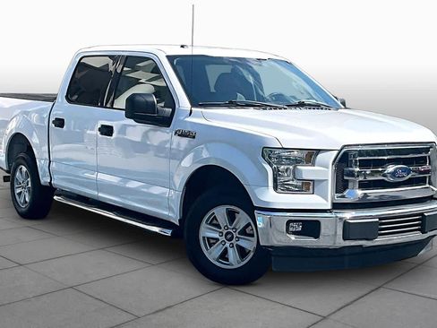 Used 2017 Ford F150 XLT w/ Trailer Tow Package RWD image 3