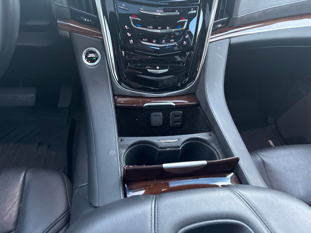 Used 2019 Cadillac Escalade Luxury AWD/4WD image 15