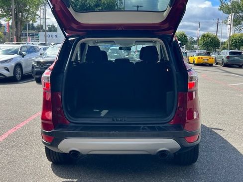Used 2017 Ford Escape SE w/ Equipment Group 201A AWD/4WD image 10