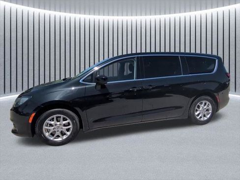 Certified 2023 Chrysler Voyager LX FWD image 6