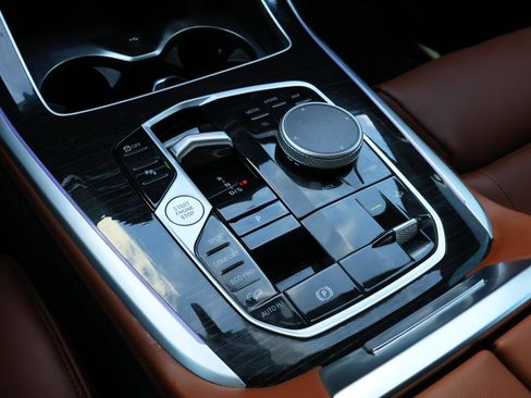 Used 2025 BMW X7 M60i image 29