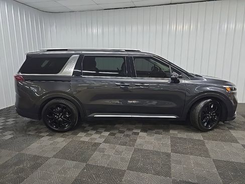 Used 2022 Kia Carnival SX Prestige FWD image 2