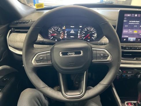 Used 2023 Jeep Compass Latitude AWD/4WD image 6