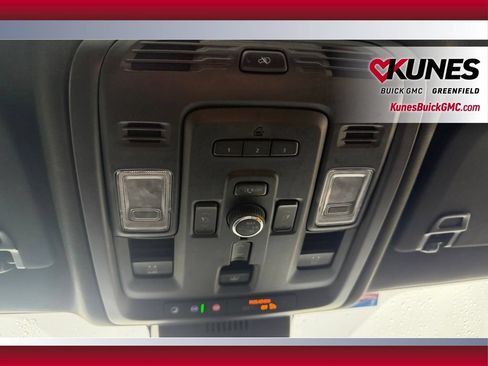 Used 2024 GMC Yukon Denali w/ Advanced Technology Package AWD/4WD image 32