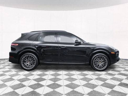 Used 2022 Porsche Cayenne Platinum Edition image 14