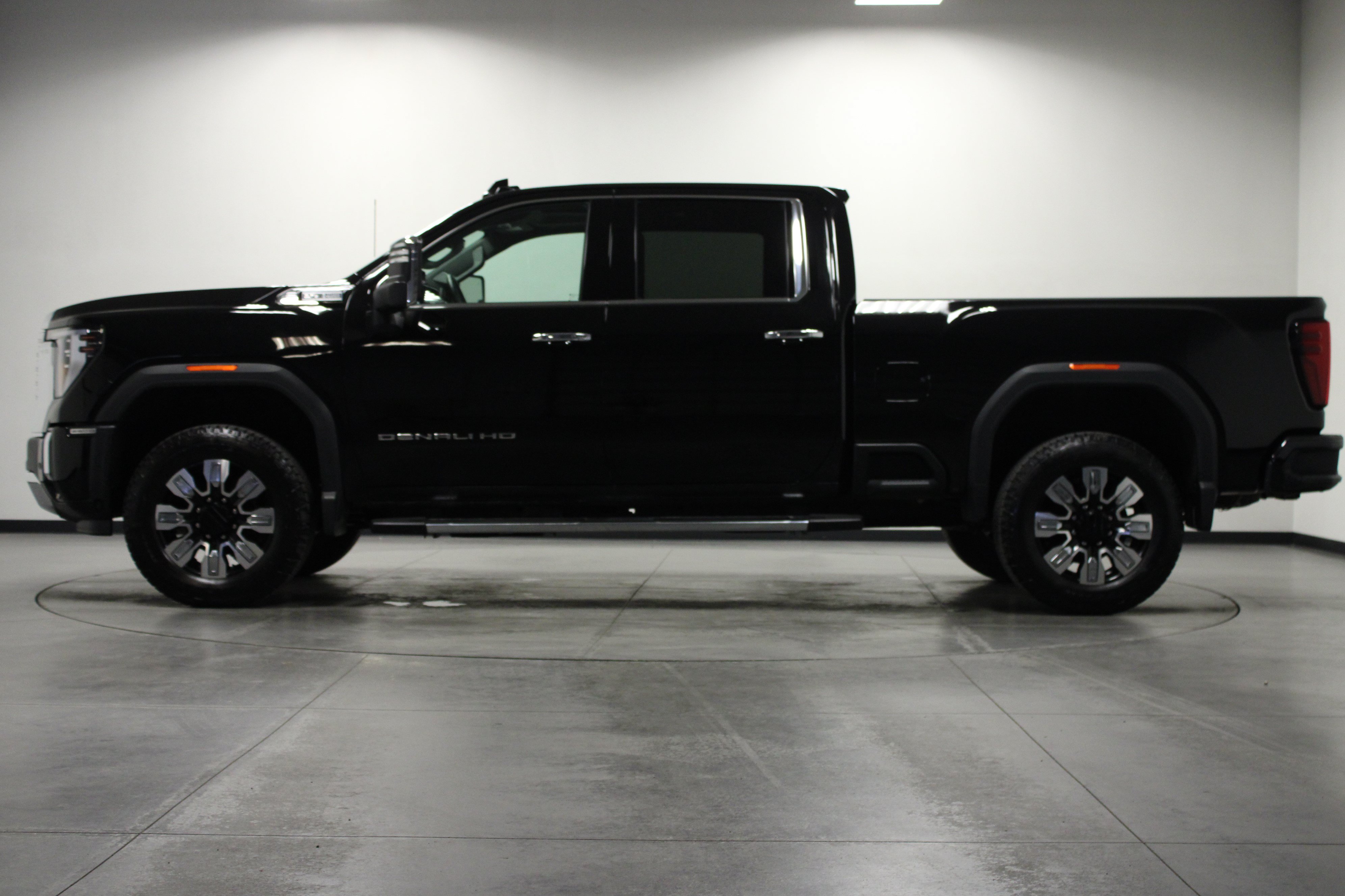 Used 2025 GMC Sierra 2500 Denali w/ Technology Package AWD/4WD image 7