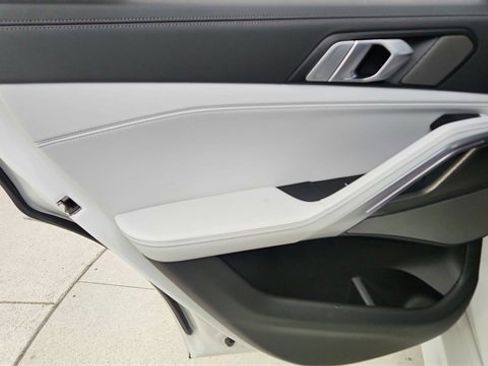 Used 2023 BMW X6 xDrive40i w/ M Sport Package image 33