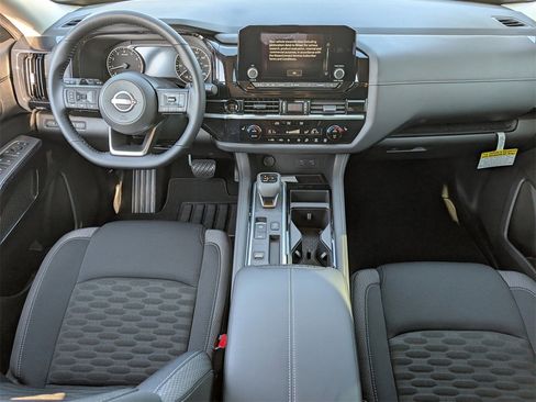 New 2025 Nissan Pathfinder SV w/ Black Appearance Package image 8