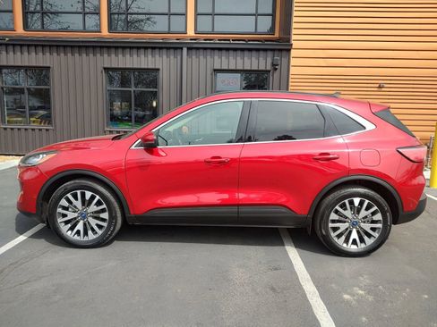 Used 2020 Ford Escape Titanium AWD/4WD image 2